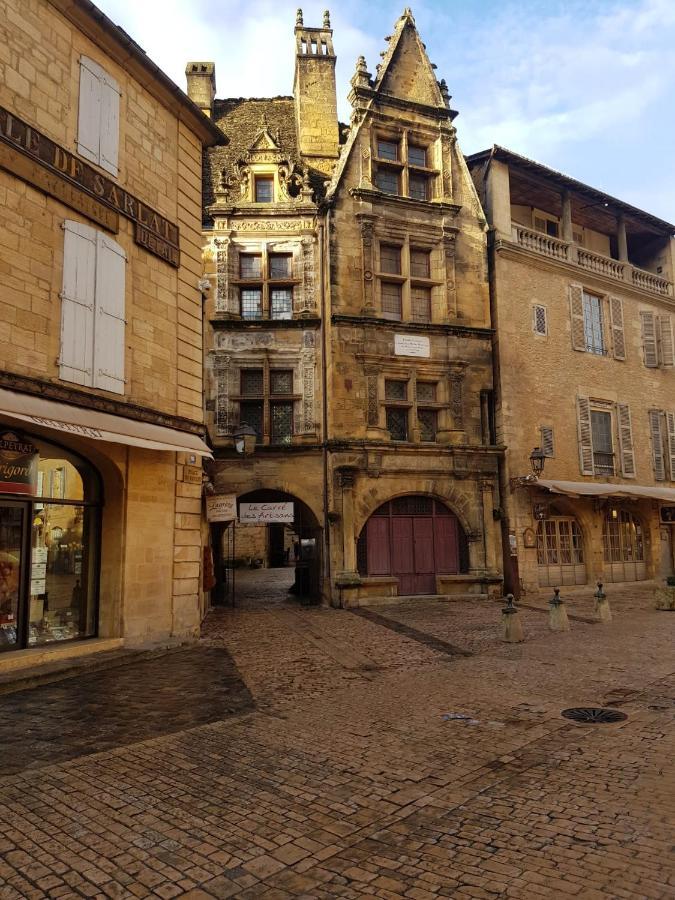 Hotel Confort Le Moulin Rouge Terrasson-Lavilledieu Exterior photo